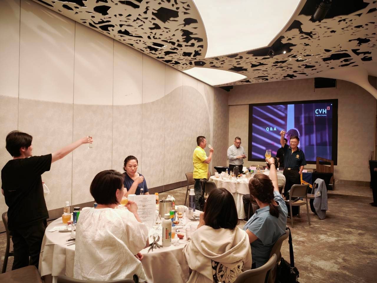 第一季【夏】夏季居家簡易威士忌調酒及食物搭配－LINE_ALBUM_20260812第1281次例會-第一季 夏夏季居家簡易威士忌調酒及食物搭配_260812_39.jpg