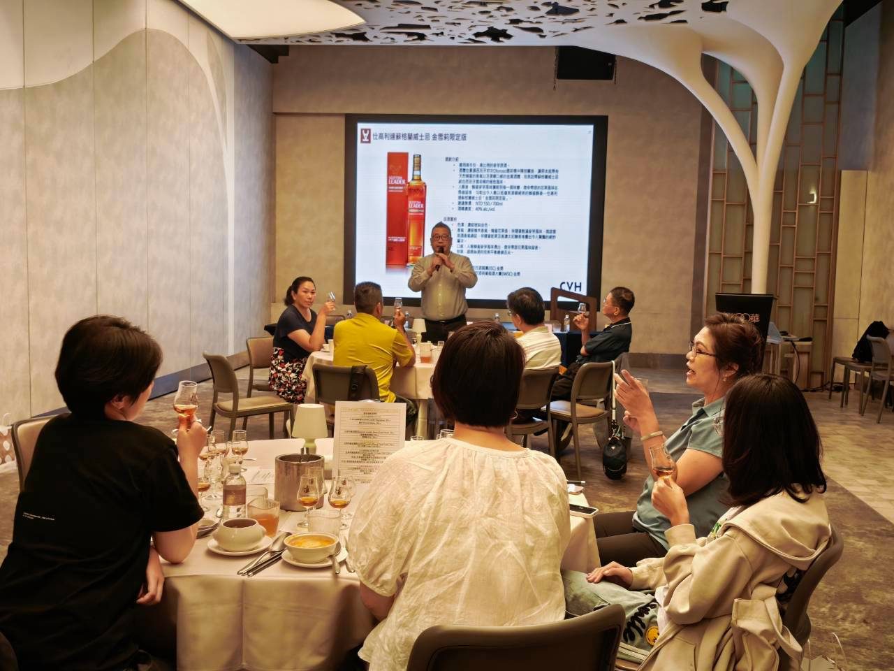 第一季【夏】夏季居家簡易威士忌調酒及食物搭配－LINE_ALBUM_20260812第1281次例會-第一季 夏夏季居家簡易威士忌調酒及食物搭配_260812_17.jpg